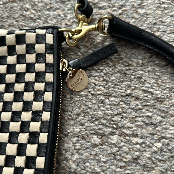 Clare V Petit Moyen - Picture 2 of 4